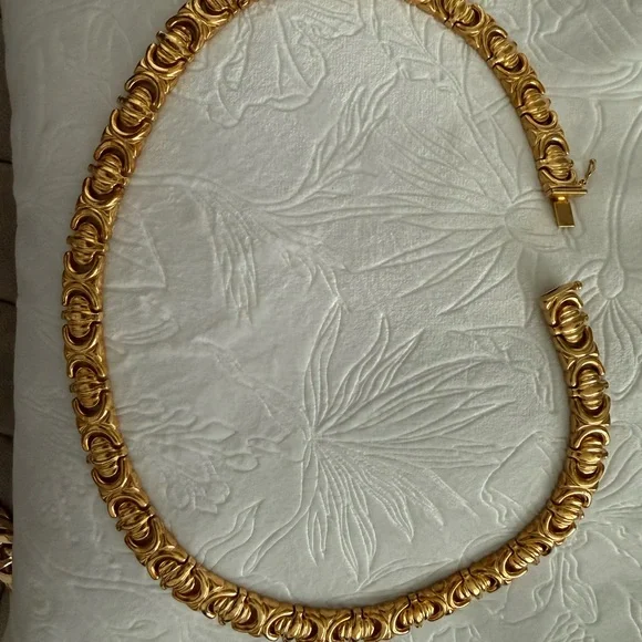 Luxurious Vintage 925 Gold Necklace - Picture 2 of 3